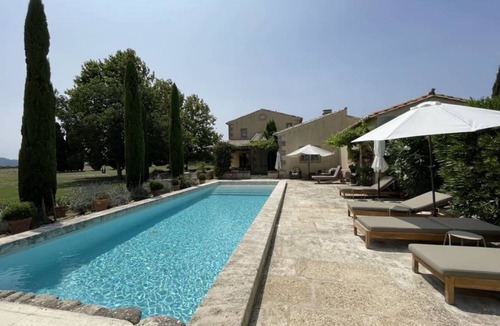 Eyragues House | 400 m² House ∙ 4 bedrooms ∙ 8 guests