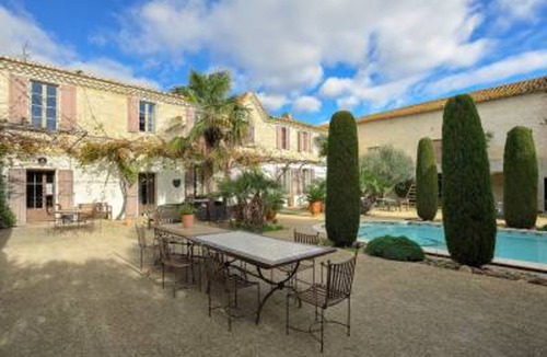 Saint-Gilles Villa | 400 m² Villa ∙ 11 bedrooms ∙ 26 guests