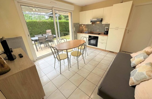 Saint-Julien-en-Born House | 43 m² Gîte ∙ 1 bedroom ∙ 2 guests