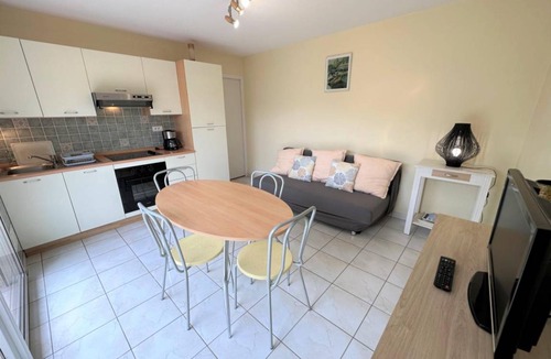 Saint-Julien-en-Born House | 43 m² Gîte ∙ 1 bedroom ∙ 2 guests