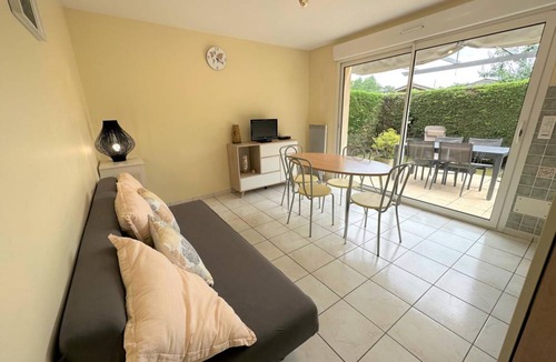 Saint-Julien-en-Born House | 43 m² Gîte ∙ 1 bedroom ∙ 2 guests