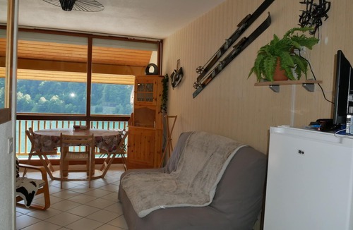 Gabas Apartment | 5-bed apartment with superb view of Lake Artouste