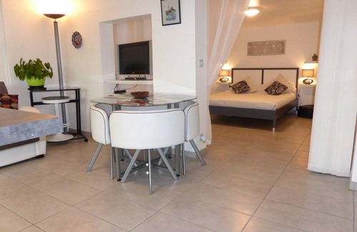 Latresne Apartment | 50 m² Apartment ∙ 2 bedrooms ∙ 4 guests