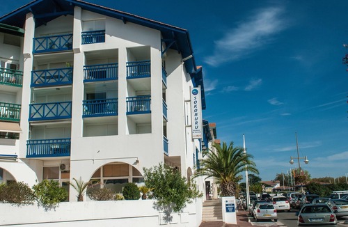 Hendaye Condo | 50m de la Plage! Studio pour 4 + Wi-Fi Gratuit