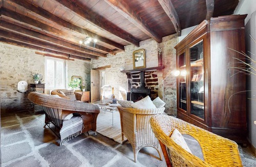 Saint-Hilaire-le-Chateau House | 545 m² House ∙ 5 bedrooms ∙ 15 guests