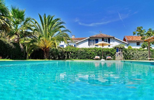 Saint-Laurent-de-Gosse House | 550 m² House ∙ 10 bedrooms ∙ 18 guests