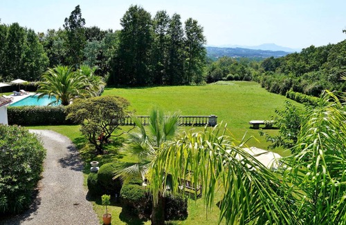 Saint-Laurent-de-Gosse House | 550 m² House ∙ 10 bedrooms ∙ 18 guests