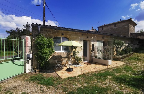 Sainte-Terre House | 5km Saint-Émilion - Attractive renovated gîte with all comforts, terrace, sleeps 2