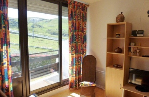 Arette Apartment | 6-person apartment with balcony, ski-in access, parking and ski locker