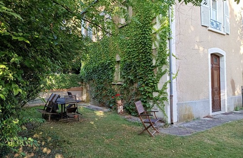Vouneuil-sur-Vienne House | 6 persons with privative garden, heated pool