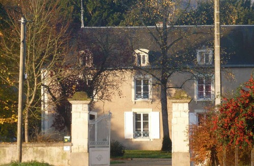 Vouneuil-sur-Vienne House | 6 persons with privative garden, heated pool