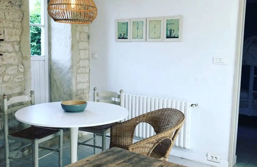 Saint-Mande-sur-Bredoire House | 60 m² House ∙ 2 bedrooms ∙ 4 guests
