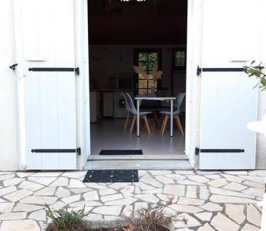 Saint-Xandre House | 60 m² House ∙ 2 bedrooms ∙ 4 guests