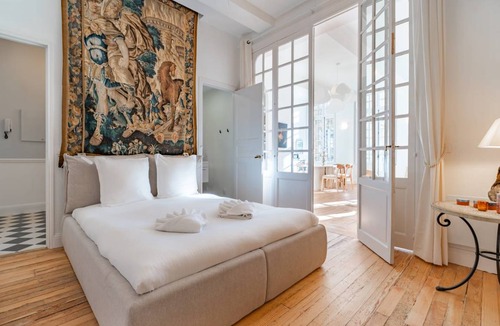 Hotel de Ville - Quinconces Apartment | 65 m² Apartment ∙ 1 bedroom ∙ 4 guests