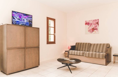 Moncontour House | 70 m² House ∙ 2 bedrooms ∙ 6 guests