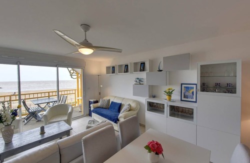 Port District Apartment | 74 m² Apartment ∙ 2 bedrooms ∙ 4 guests