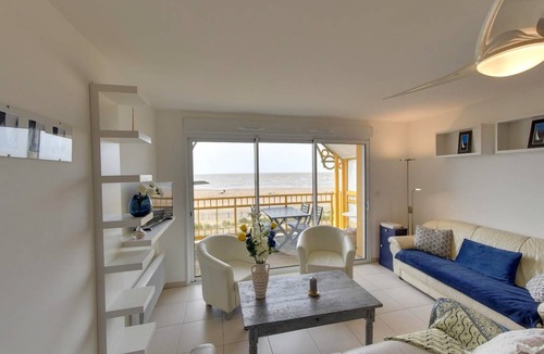 Port District Apartment | 74 m² Apartment ∙ 2 bedrooms ∙ 4 guests