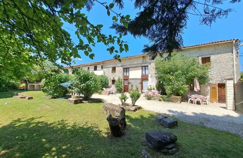 Saint-Pierre-de-Juillers House | 75 m² House ∙ 3 bedrooms ∙ 6 guests