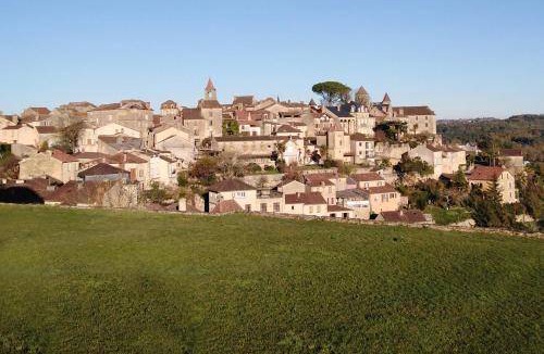 Pays-de-Belves Bed & Breakfast | 75 m² Bed and breakfast ∙ 2 guests