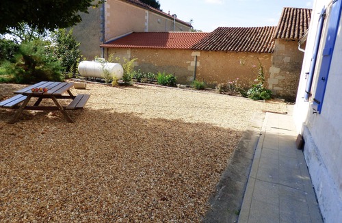 Laprade House | 8 ensuite bedroom Manor house in 7 acres with river access, 2km from Aubeterre