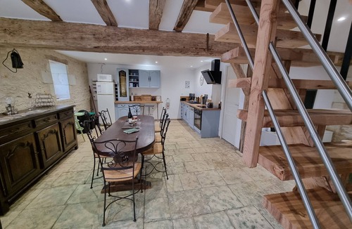 Mazeuil House | 8-person gite with swimming pool and pétanque court, 25 minutes from Futuroscope.