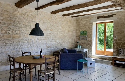 Saint-Mande-sur-Bredoire House | 80 m² House ∙ 2 bedrooms ∙ 4 guests