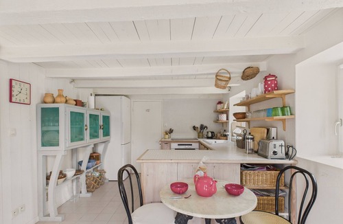 Les Portes-en-Re Ski Chalet | 800 m from the beach, house for 4 with terrace