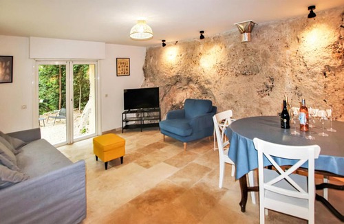 Apt House | 82 m² House ∙ 2 bedrooms ∙ 6 guests