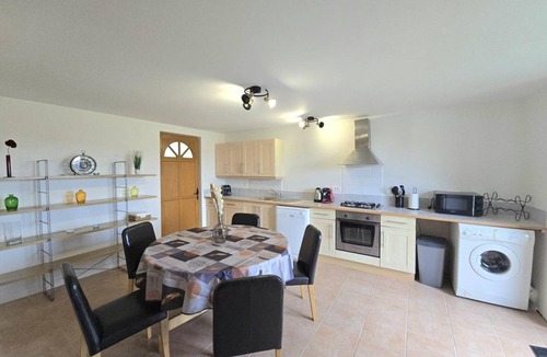 Saint-Meard-de-Drone Cottage | 83 m² Cabin ∙ 2 bedrooms ∙ 5 guests