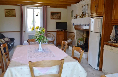 Saint-Genis-d'Hiersac Cottage | 85 m² Cabin ∙ 2 bedrooms ∙ 5 guests