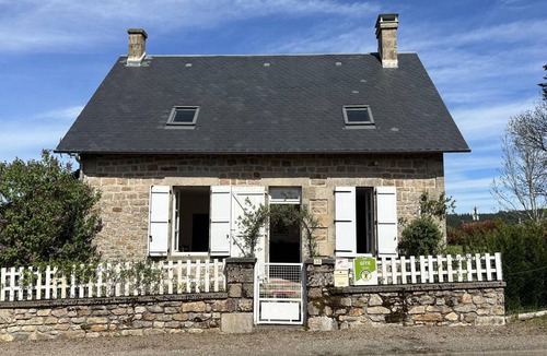 Saint-Yrieix-le-Dejalat House | 90 m² Gîte ∙ 2 bedrooms ∙ 4 guests