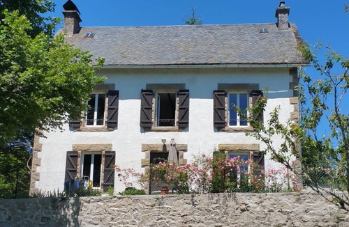 Alleyrat House | 90 m² Gîte ∙ 3 bedrooms ∙ 6 guests