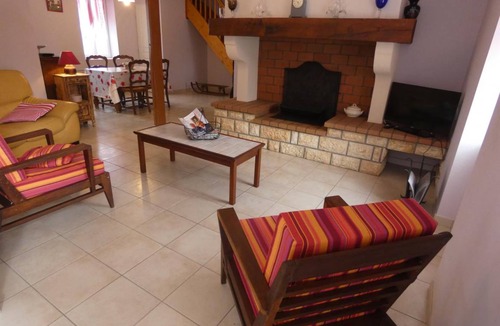 Montsoue House | 92 m² Gîte ∙ 2 bedrooms ∙ 4 guests