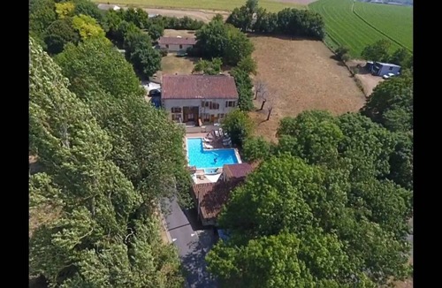 Saint-Pierre-de-Juillers House | 98 m² House ∙ 3 bedrooms ∙ 6 guests