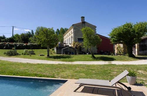 Tauriac House | A Casa Nostra - Gîte insolite - 2-4 personnes - Piscine - Spa - Détente