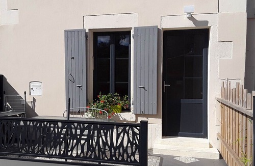 Arcais House | A charming house for a stay in the green