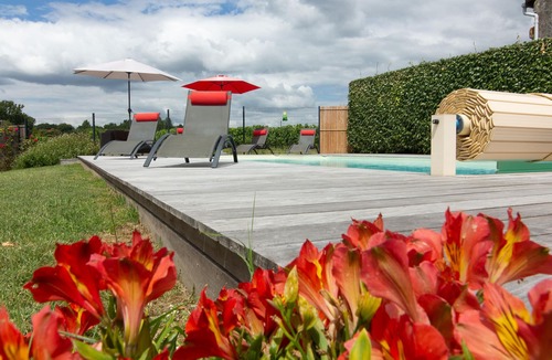 Saint-Mariens House | A Gite called La Grange, with garden, BBQ area and heated swimming pool.