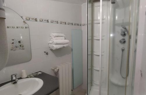 La Souterraine Hotel | A La Porte Saint Jean