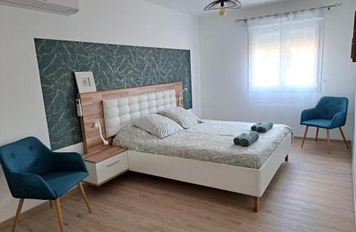 Saint-Medard-de-Guizieres House | A la source