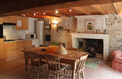 Saint-Simon-de-Pellouaille Cottage | A Proximité de Saintes, Gîte Climatisé 4/5 Personnes Avec Piscine