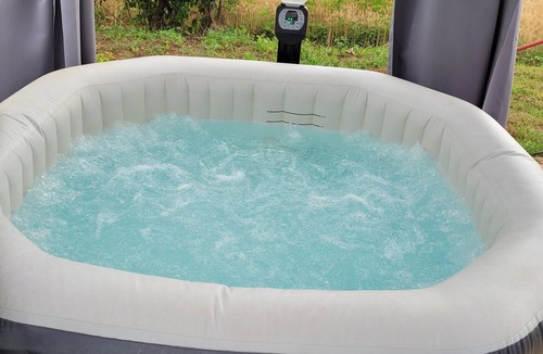 Layrac House | A SWIMMING POOL HOLIDAY STYLE