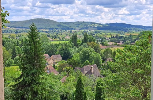 Saint-Cyprien House | A terrace above the valley