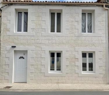 Saujon Apartment | Agréable maison de ville