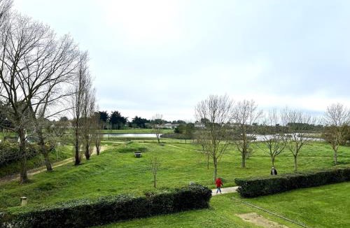 Aytre Apartment | Aigues Marines - Appartement spacieux avec parking et terrasse