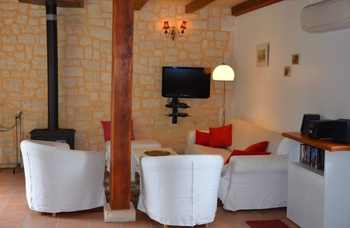 Saint-Julien-de-Crempse House | Air-conditioned, garden, private heated pool, pets welcome.