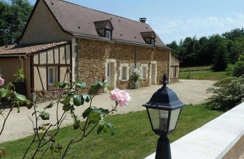 Saint-Julien-de-Crempse House | Air-conditioned, garden, private heated swimming pool, pets allowed