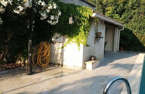 Camaret-sur-Aigues Villa | Air-conditioned villa with swimming pool