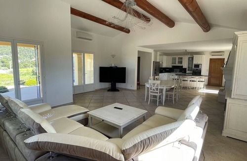 Beaumes-de-Venise Villa | Air-conditioned villa between vineyards and olive groves: 4 bedrooms and private pool