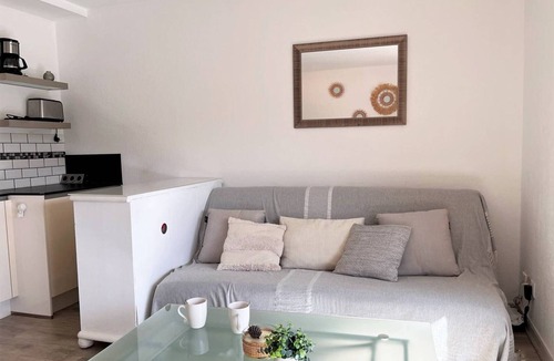 Cavaliere Apartment | Air-Conditioned 1-Bedroom Apartment with Pool, Wi-Fi, and Private Parking at Le Lavandou