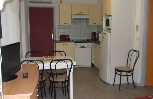 Salies-de-Bearn Apartment | Air-conditioned T2 ground floor in 3-star residence with heated pool